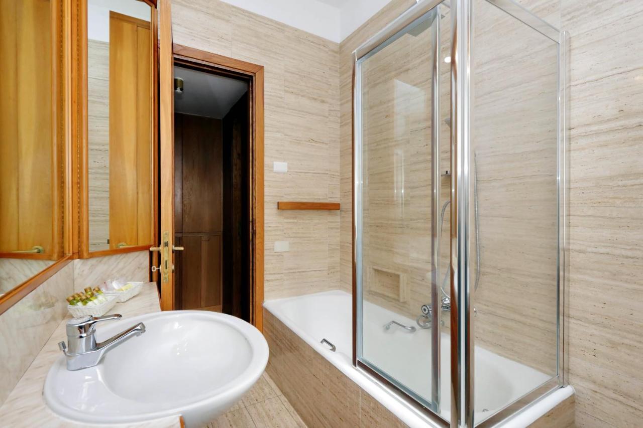 Frattina Family Romantic Superior Suite Εξωτερικό φωτογραφία