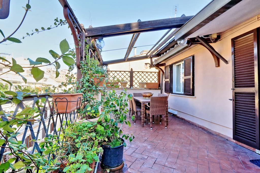 Frattina Family Romantic Superior Suite Εξωτερικό φωτογραφία
